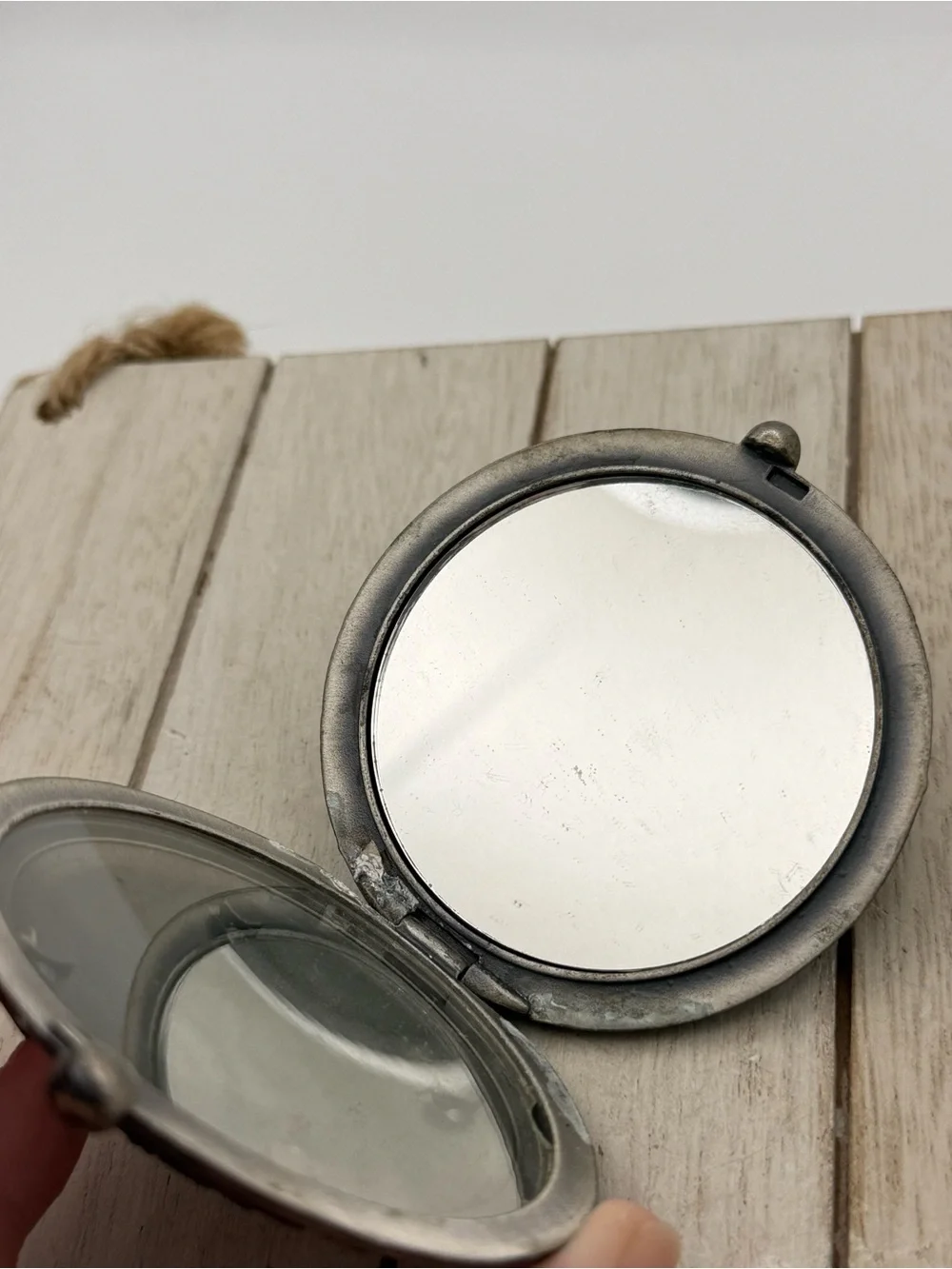 N/A round metal